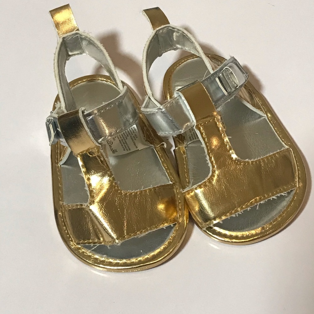 so ‘dorable gold metallic infant girl sandals